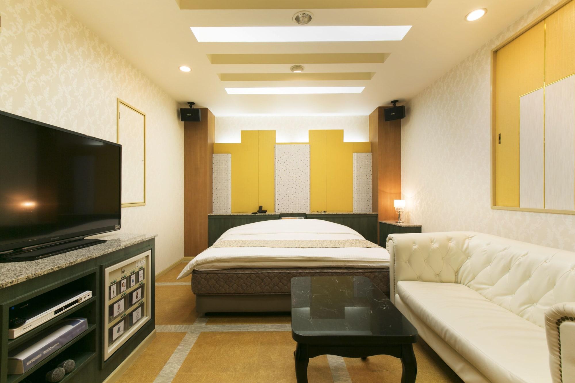 Hotel Atlantis Toyonaka (Adults Only) Екстер'єр фото
