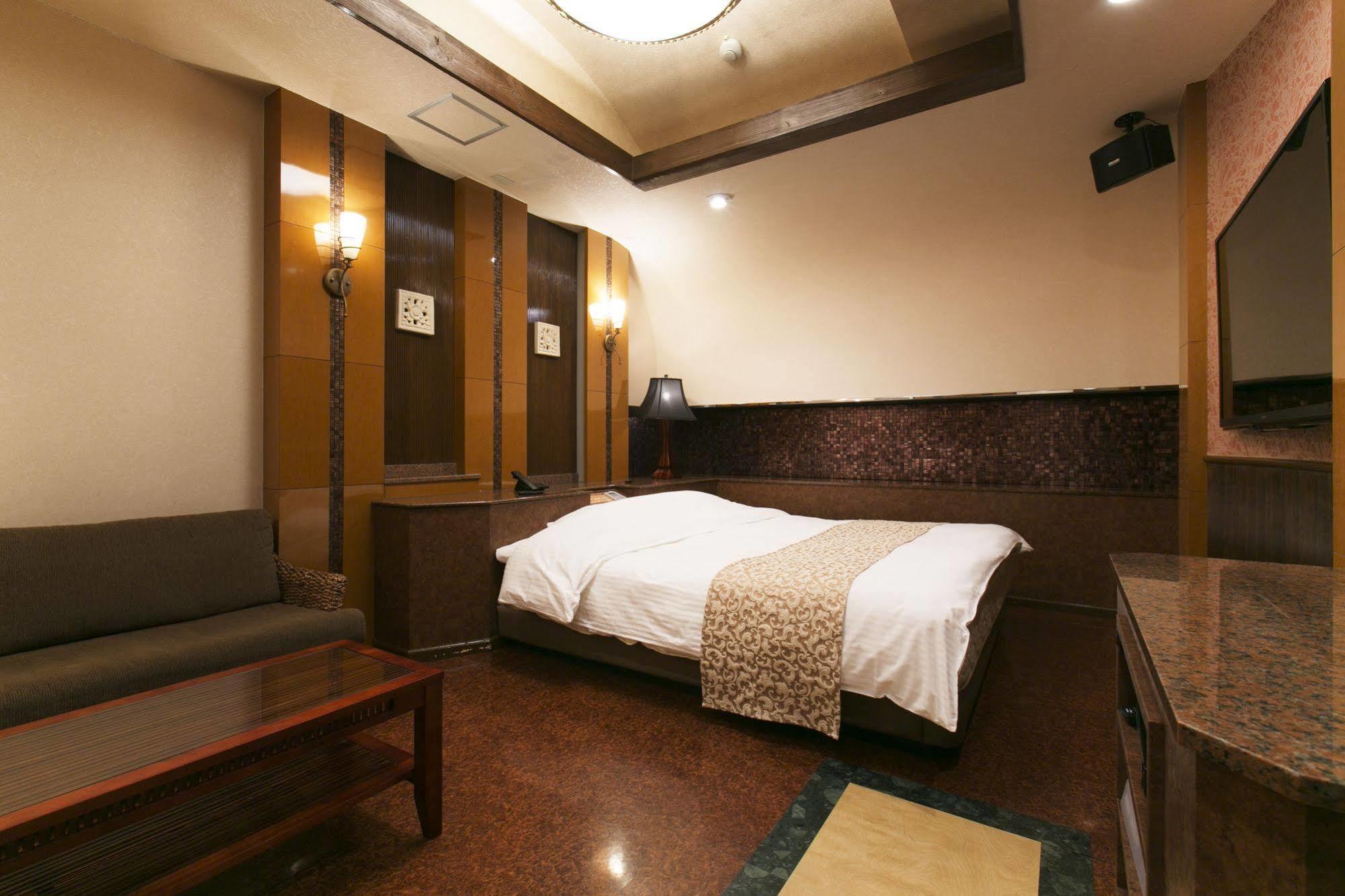 Hotel Atlantis Toyonaka (Adults Only) Екстер'єр фото