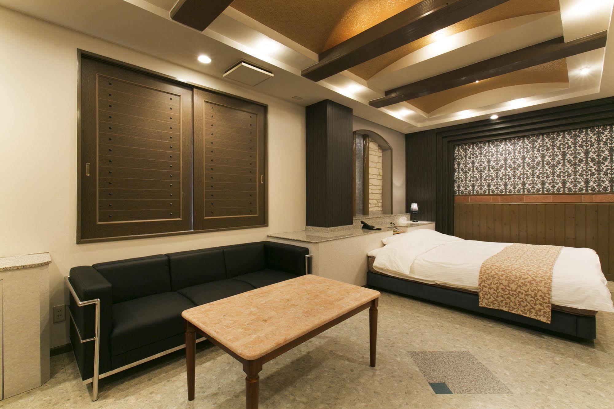 Hotel Atlantis Toyonaka (Adults Only) Екстер'єр фото