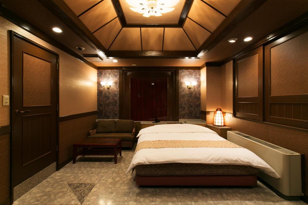 Hotel Atlantis Toyonaka (Adults Only) Екстер'єр фото